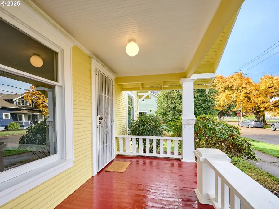 308 A St, Silverton, OR 97381 - Image #2