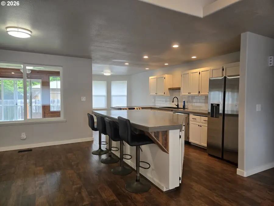 1513 Farrah Ct, Sutherlin, OR 97479 - #3