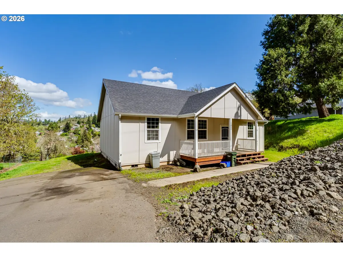 1332 SE Strong Ave, Roseburg, OR 97470 - #1