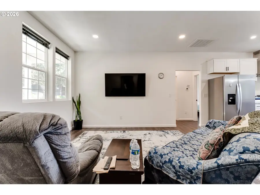 1332 SE Strong Ave, Roseburg, OR 97470 - #2