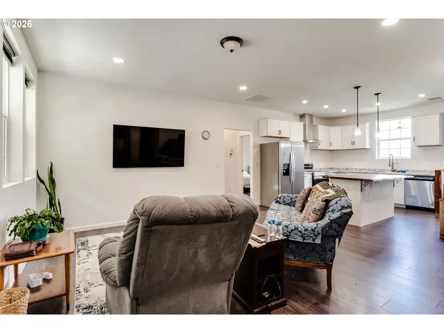 1332 SE Strong Ave, Roseburg, OR 97470 - #3