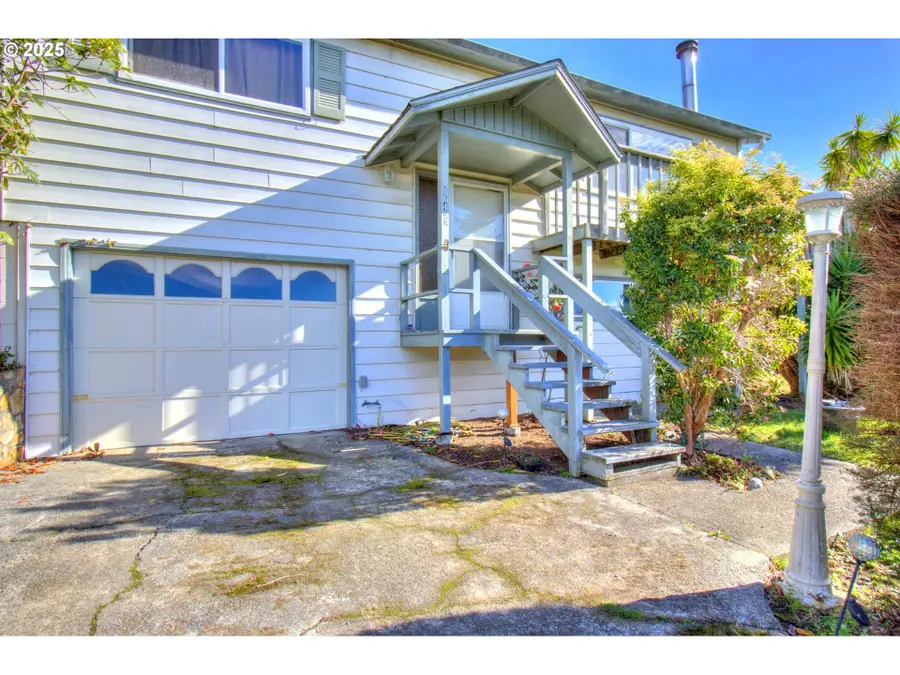 16493 Lovell Ln, Brookings, OR 97415 - Image #3