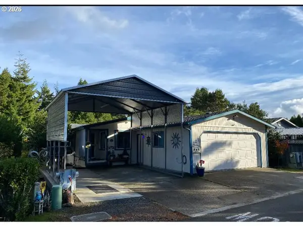 1600 Rhododendron Dr #227, Florence, OR 97439