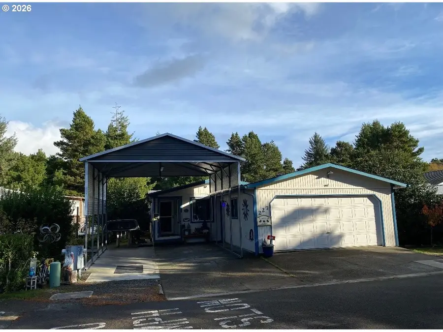 1600 Rhododendron Dr #227, Florence, OR 97439 - #2