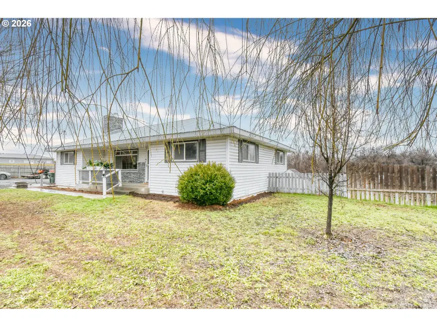1390 W Orchard Ave, Hermiston, OR 97838 - #3