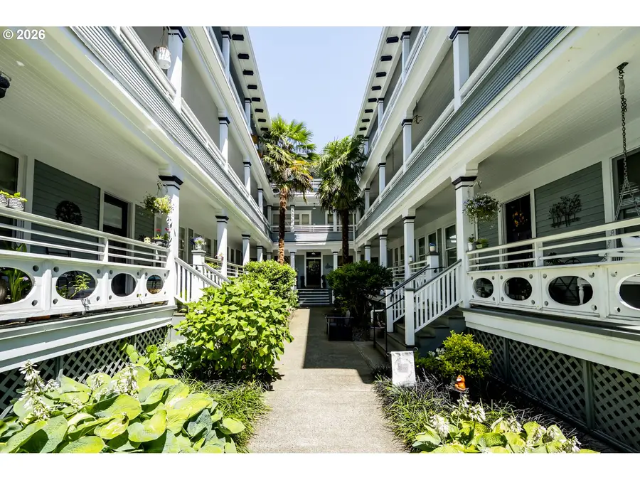 2127 NW Irving St, Portland, OR 97210 - #2