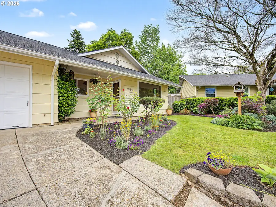 1934 SE 155th Pl, Portland, OR 97233 - #2