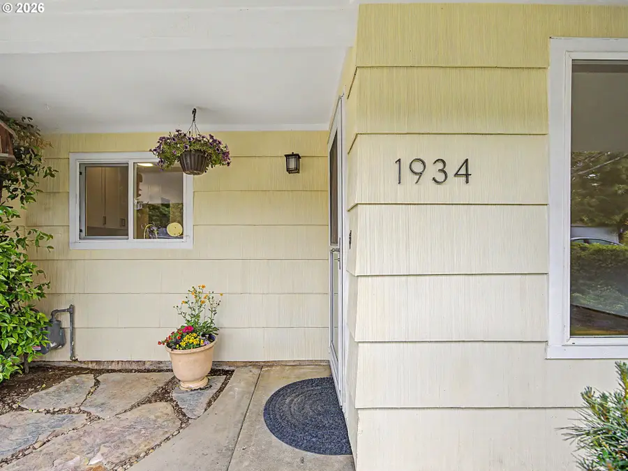 1934 SE 155th Pl, Portland, OR 97233 - #3