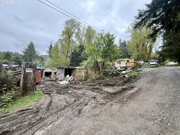21 N Davis Ln, Otis, OR 97368