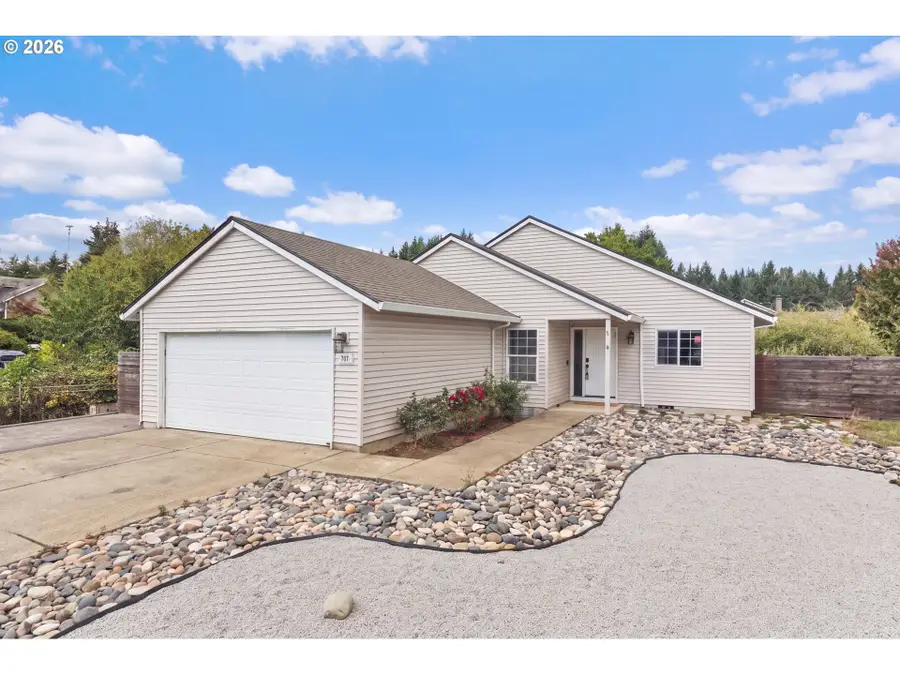 707 Ash St, Dayton, OR 97114 - #2