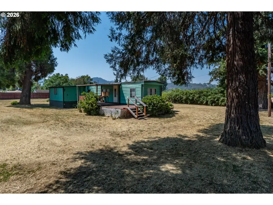340 Fifth St, Dillard, OR 97432 - #3