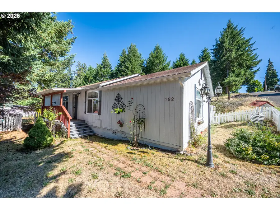792 Clone Ave, Yoncalla, OR 97499 - #2