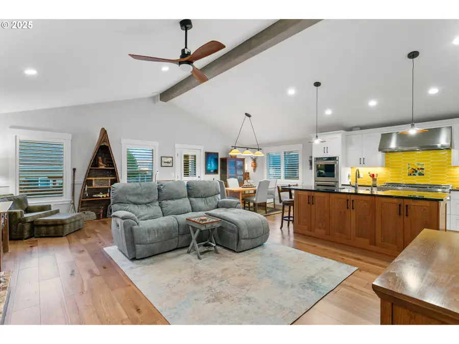 3215 SE Baypoint Dr, Vancouver, WA 98683 - Image #3