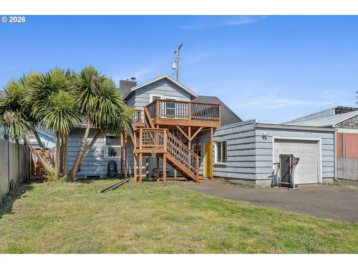 411 Park Ave, Tillamook, OR 97141 - #1