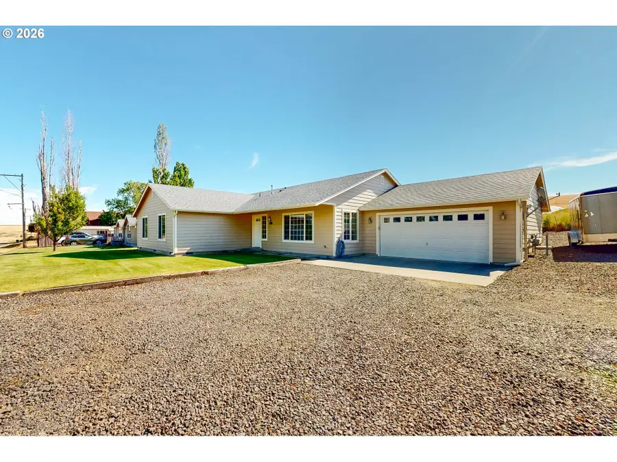 107 S Hill St, Weston, OR 97886 - #3