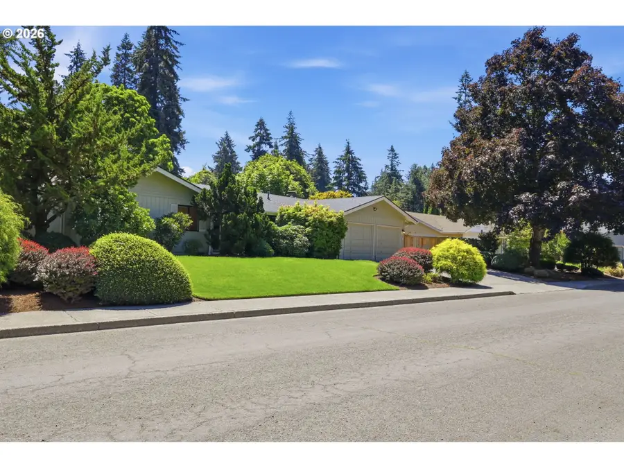 1761 Russet Dr, Eugene, OR 97401 - #2