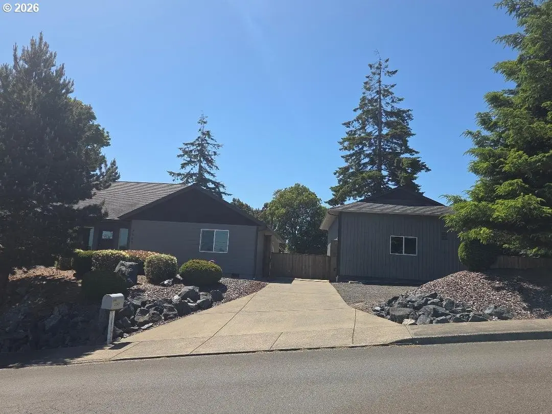 2065 17th St, North Bend, OR 97459 - #1