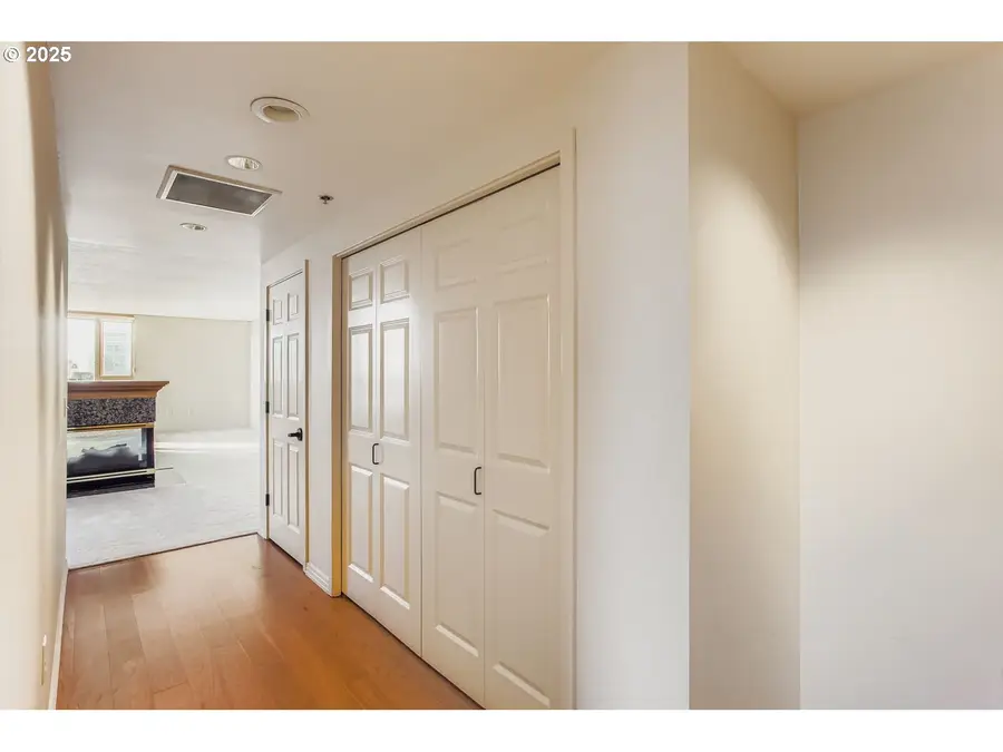 1132 SW 19th Ave #801, Portland, OR 97205 - Image #3