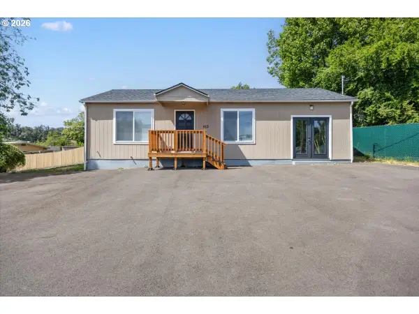 512 NW Cecil Ave, Roseburg, OR 97470