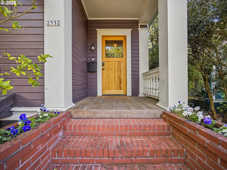 2532 SE Ash St, Portland, OR 97214 - #2