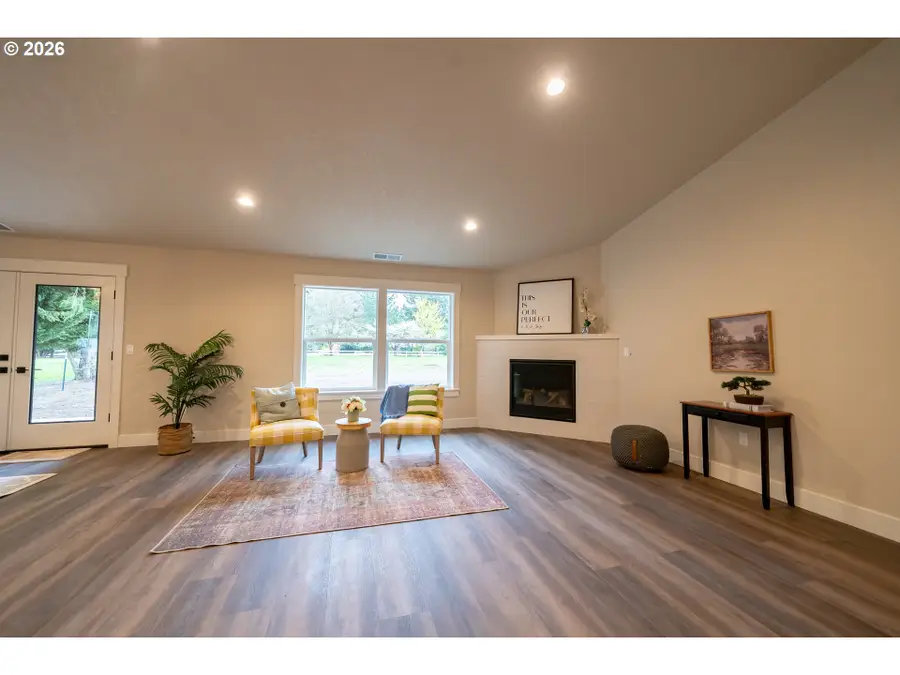 950 6th St, Lyons, OR 97358 - #2