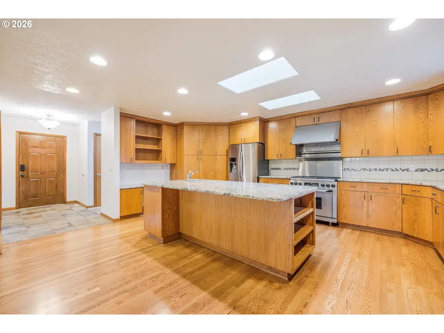 387 NE 15th Ct, Hillsboro, OR 97124 - Image #3