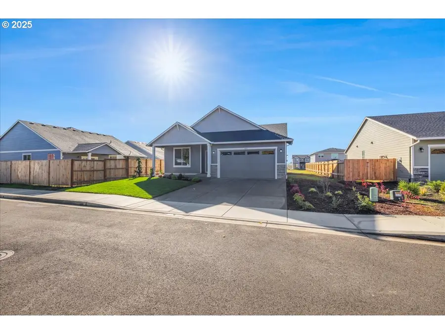 725 E Third St, Yamhill, OR 97148 - Image #3