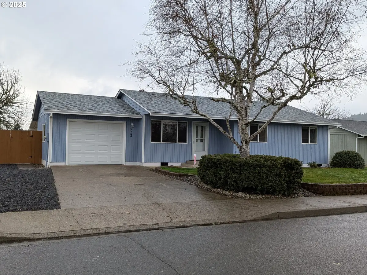 253 S Grove Ln, Sutherlin, OR 97479 - Image #1