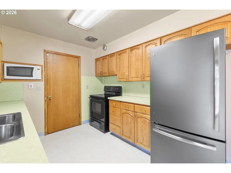 807 SE 169th Dr, Portland, OR 97233 - #2