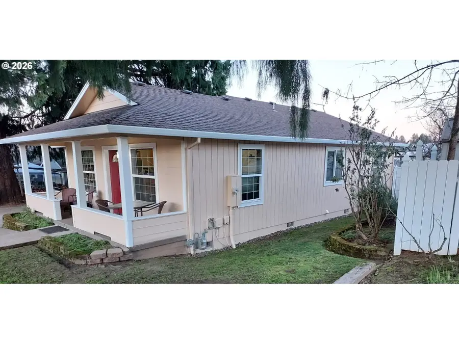 504 Wall St, Silverton, OR 97381 - #2