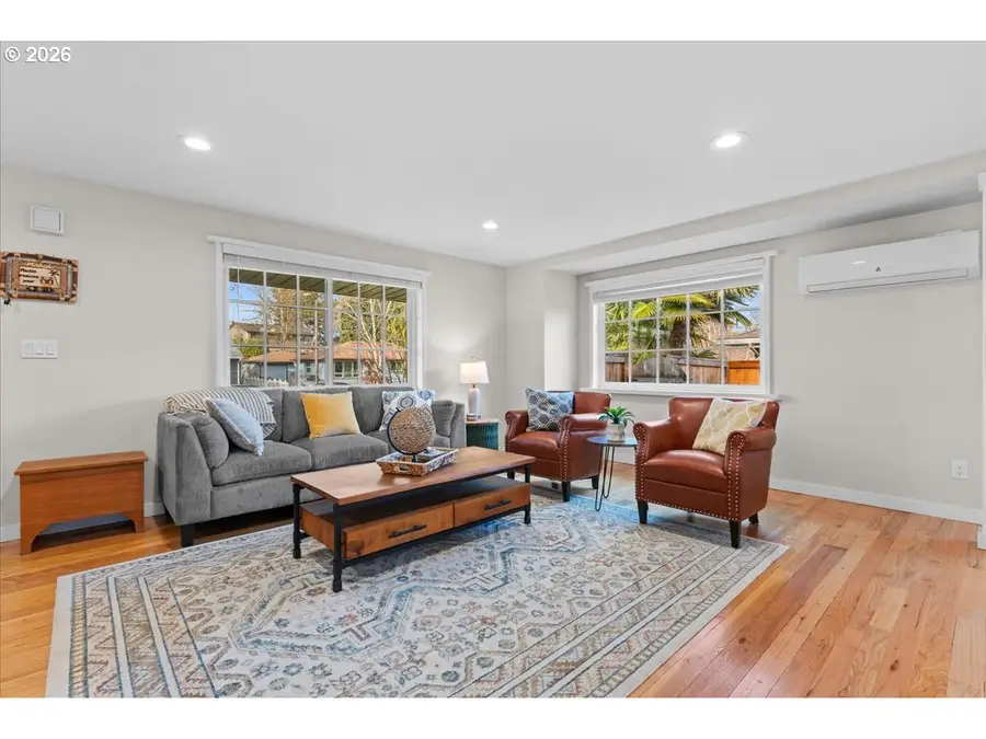 445 W Exeter St, Gladstone, OR 97027 - #3