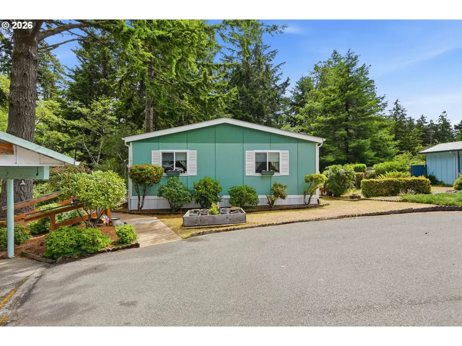 495 Village Pines Way, Coos Bay, OR 97420 - #2