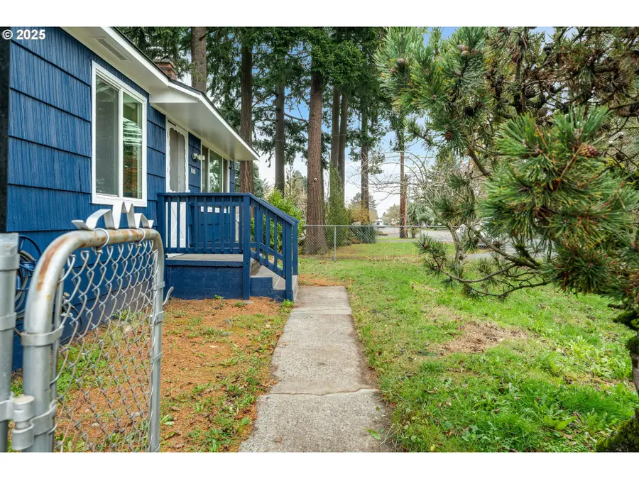 11529 NE Fargo St, Portland, OR 97220 - Image #3