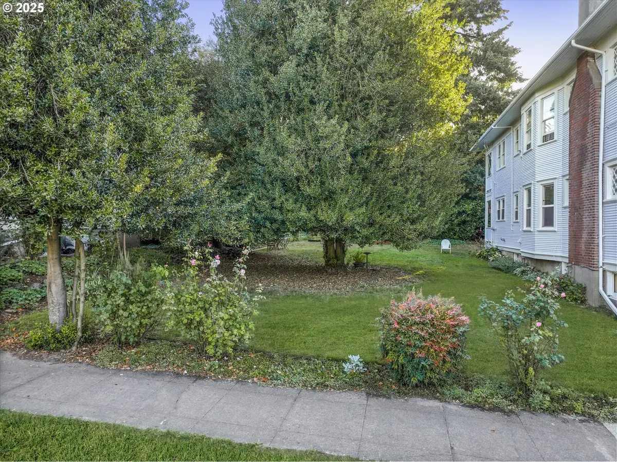 132 SE 18th (north Of) Ave, Portland, OR 97214 - Image #1