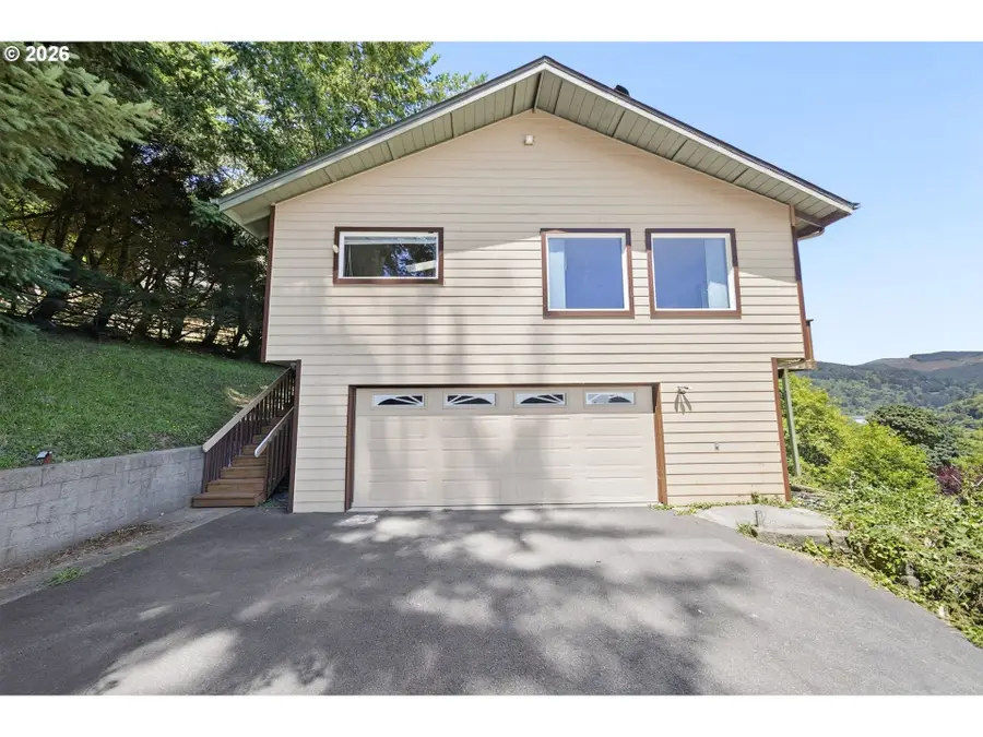 16708 Thompson Rd, Brookings, OR 97415 - #3