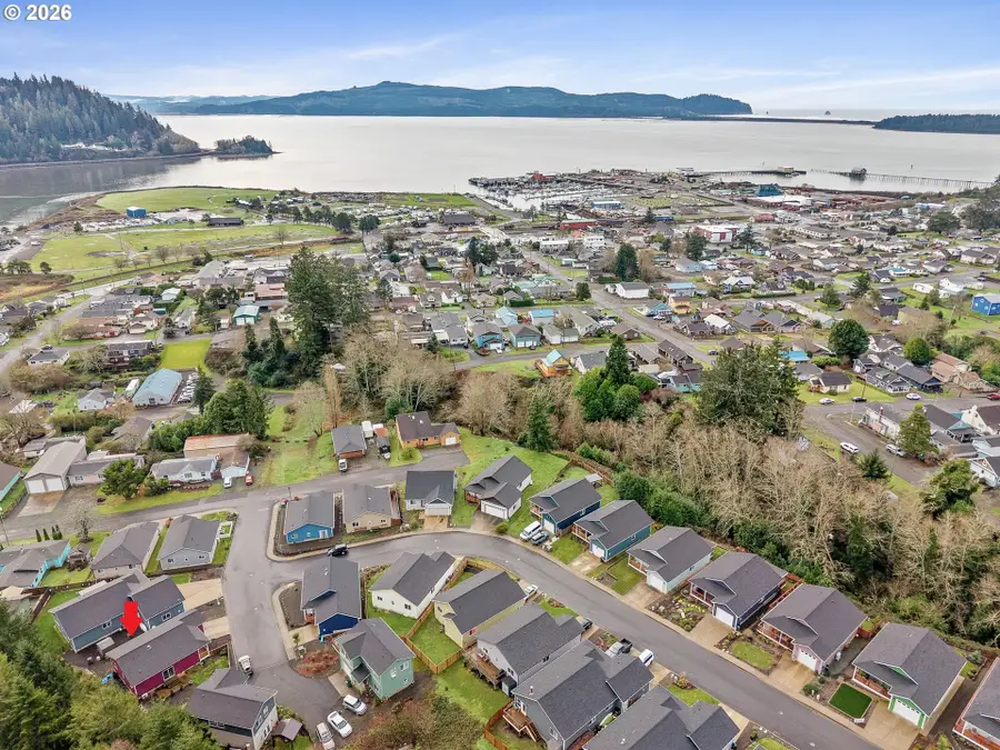 606 2nd St, Garibaldi, OR 97118 - #2