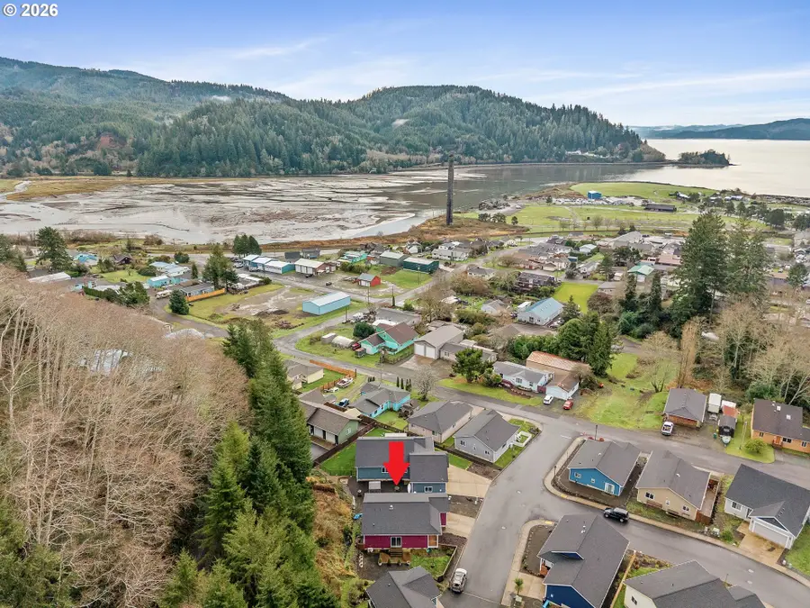 606 2nd St, Garibaldi, OR 97118 - #3