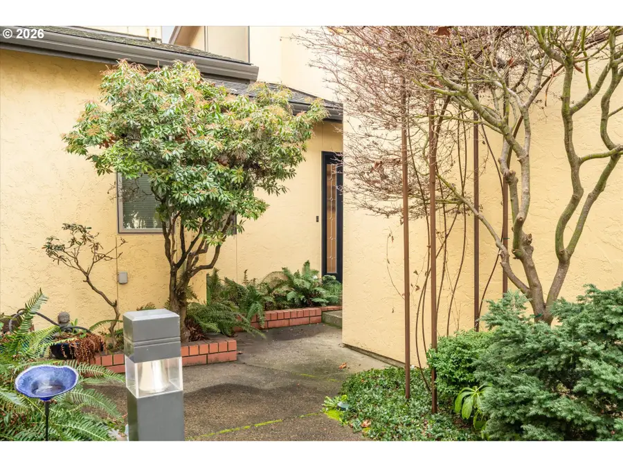 574 Wimbledon Ct, Eugene, OR 97401 - Image #3