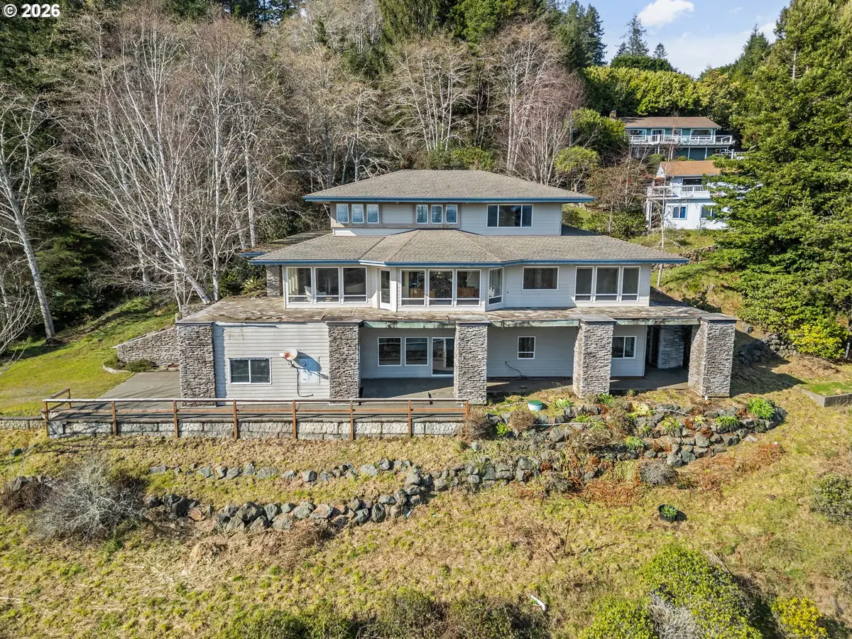 1038 Marina Heights Rd, Brookings, OR 97415 - #1