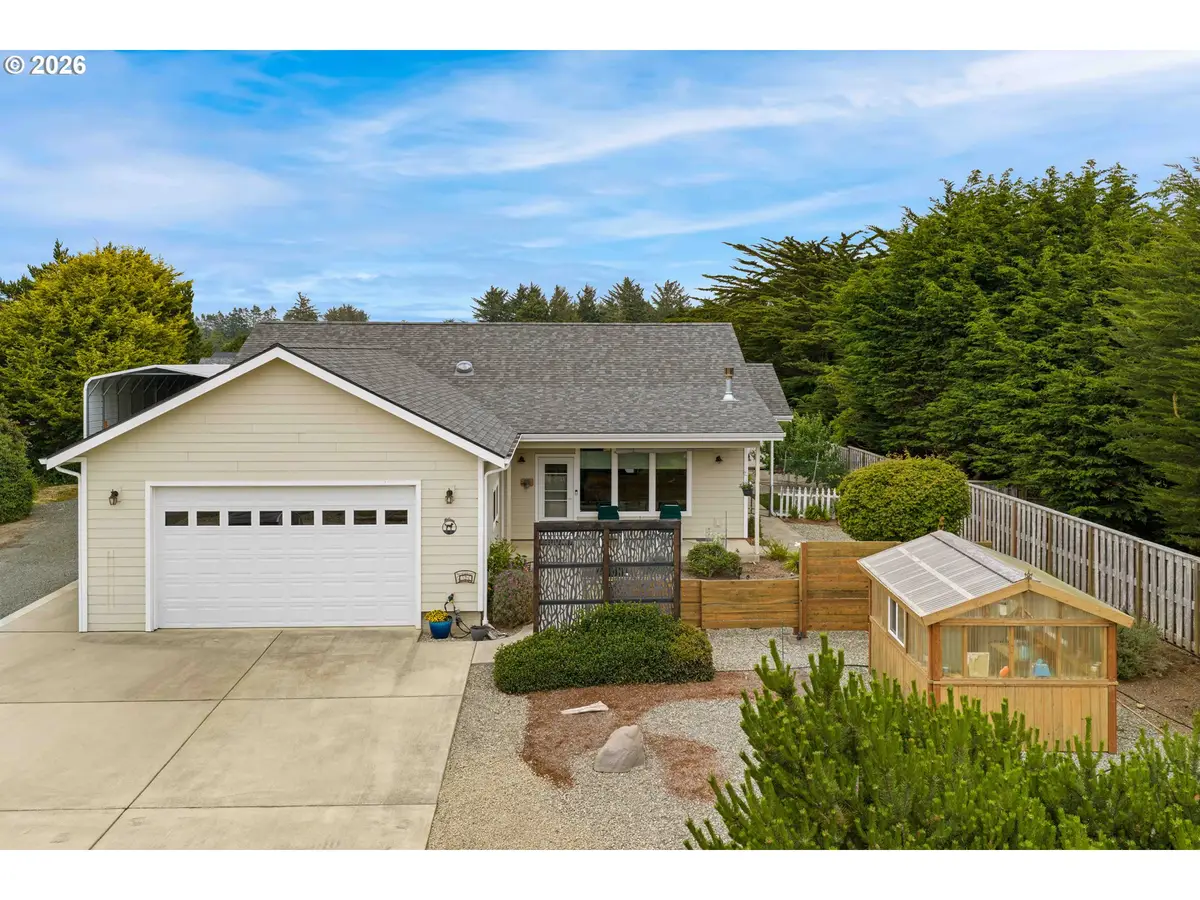 691 Seabird Dr, Bandon, OR 97411 - #1