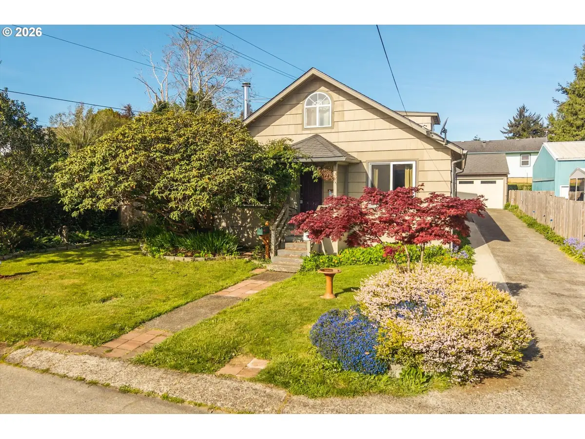 2988 Sheridan Ave, North Bend, OR 97459 - #1