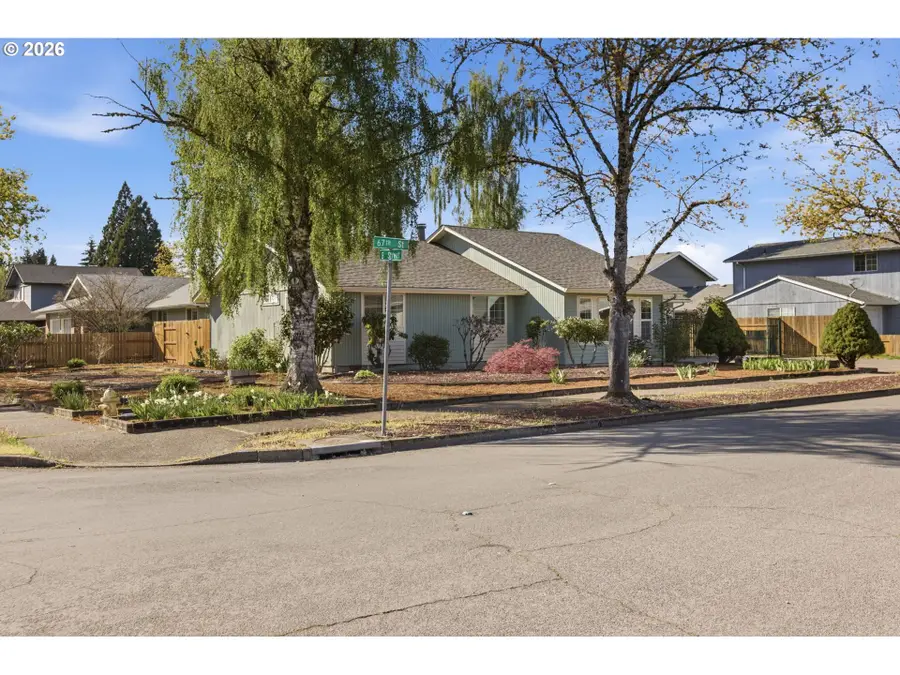 302 67th St, Springfield, OR 97478 - #2