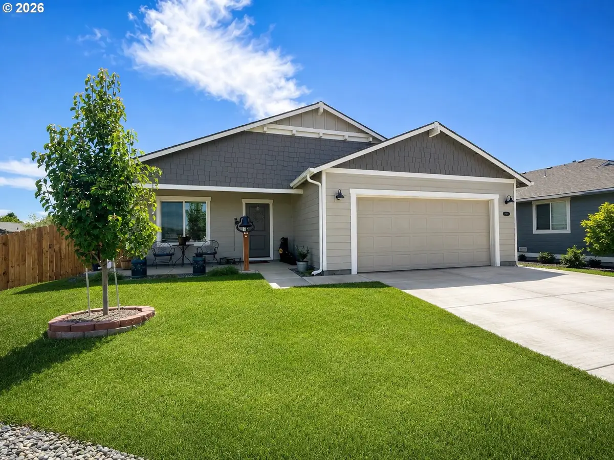 596 E Lauren Ave, Hermiston, OR 97838 - #1