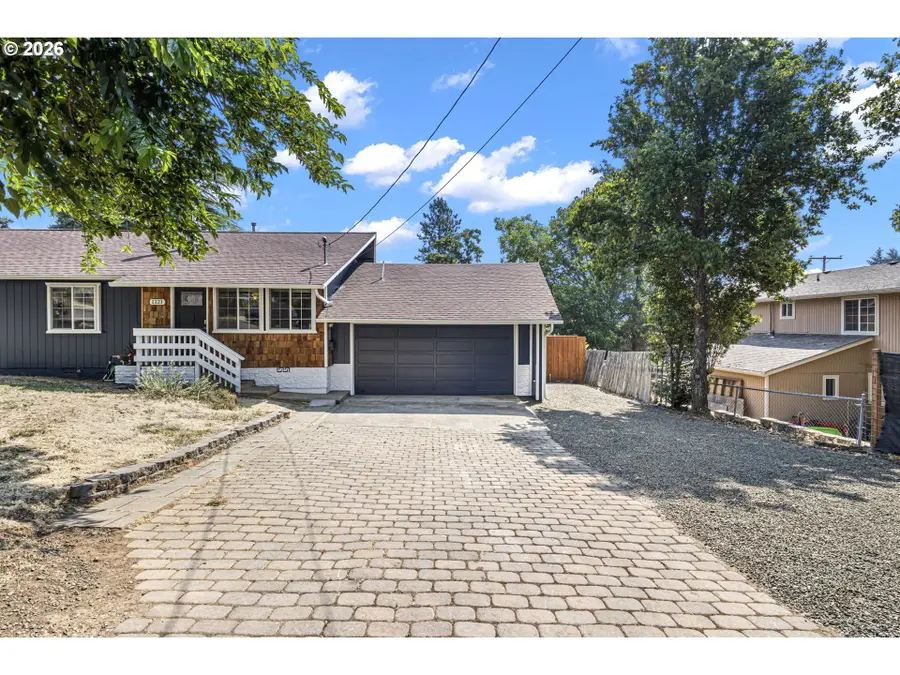 1121 NE Hawthorne Ave, Myrtle Creek, OR 97457 - #2