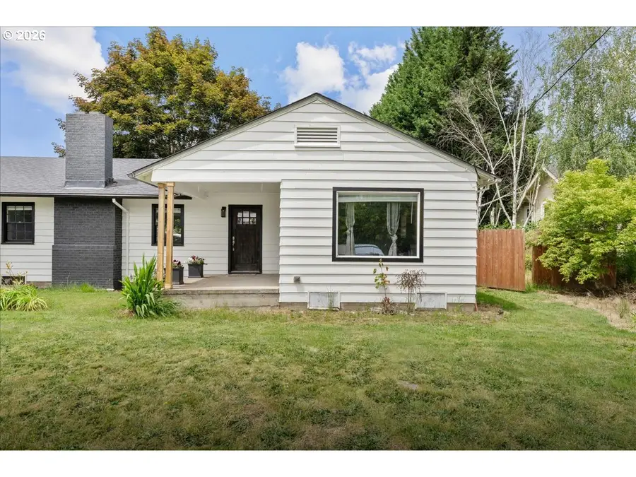 590 N Pershing St, Mount Angel, OR 97362 - #2
