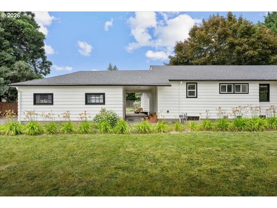 590 N Pershing St, Mount Angel, OR 97362 - #3