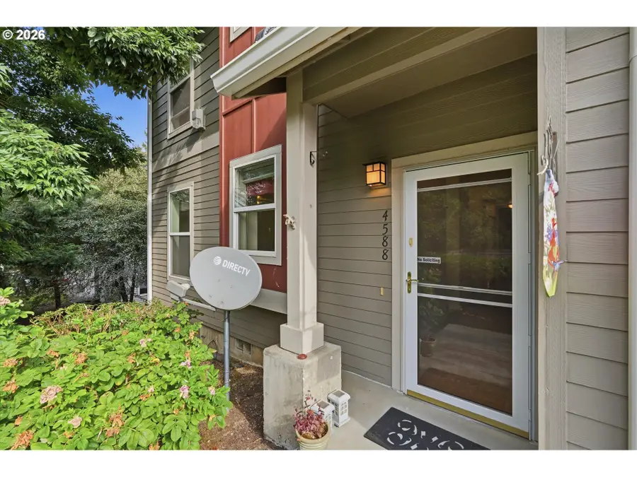 4588 SW 11th St, Gresham, OR 97080 - #3