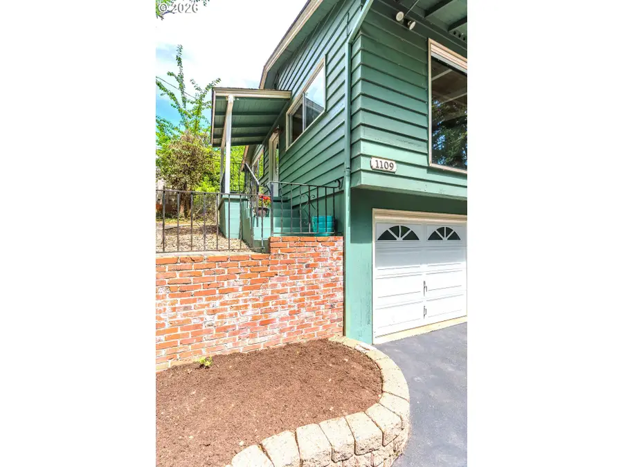 1109 Charman St, Oregon City, OR 97045 - #3