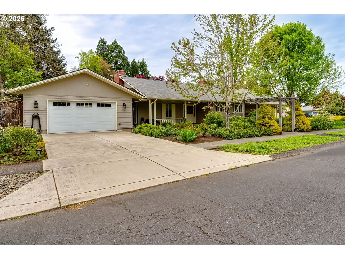 410 Dartmoor Dr, Eugene, OR 97401 - #1