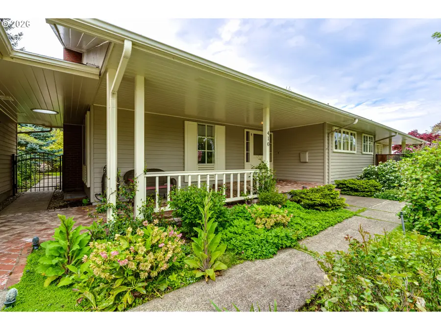 410 Dartmoor Dr, Eugene, OR 97401 - #3